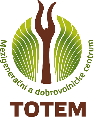 Logo kuuluu Sukupolvien väliselle ja vapaaehtoistoiminnan keskukselle TOTEM, voittoa tavoittelemattomalle järjestölle, joka perustettiin Plzeňissä vuonna 1999. Se keskittyy luomaan positiivisia suhteita ja tukemaan aktiivista elämää kaikille sukupolville.