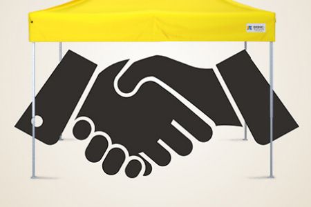 Teidän ansiostanne autamme: Tukea kokoontaitettavilla teltoilla jo yli 330 organisaatiolle Euroopassa